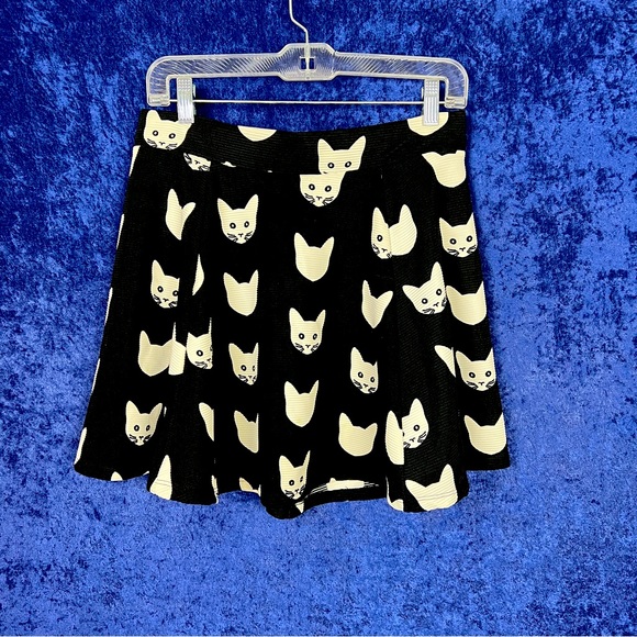 H&M miniskirt with cats, black and white, medium. - Picture 2 of 6